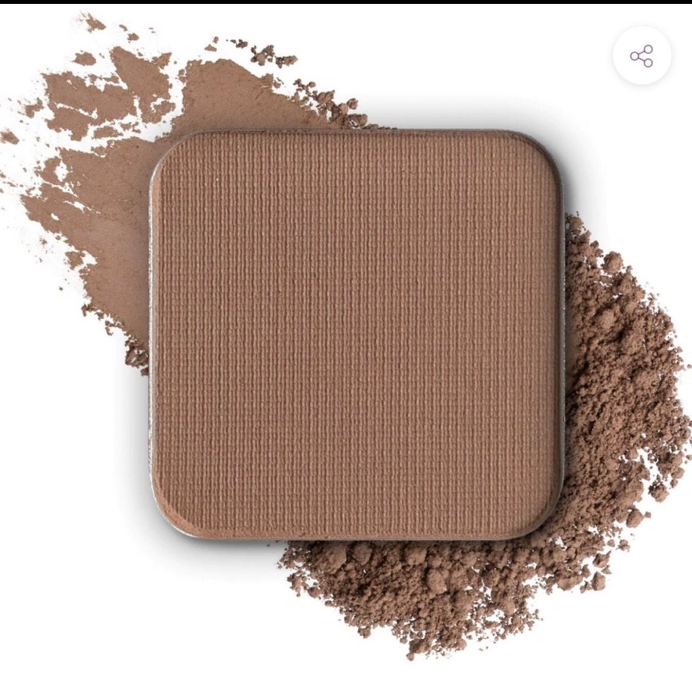 Makeup Geek eyeshadow Latte As Usual